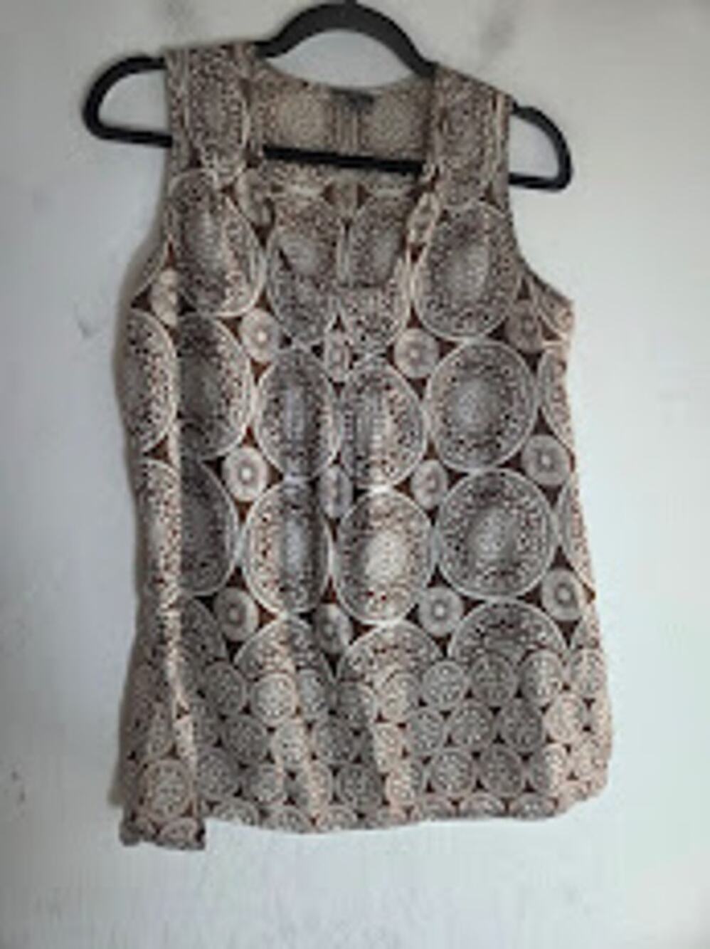 Talbots Brown Pasley Scoop Neck Sleevleess Silk Flowly Blouse size 6/Small
